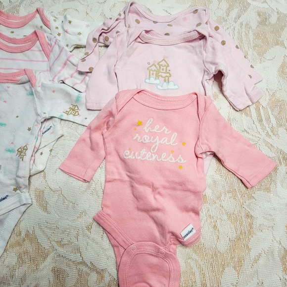 Premie long sleeved onesie bundle - Picture 2 of 4